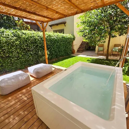 Florart Boutique Apartment, Giardino E Vasca Idro Daire *