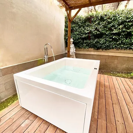 Florart Boutique Apartment, Giardino E Vasca Idro