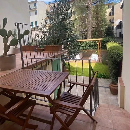 Florart Boutique Apartment, Giardino E Vasca Idro