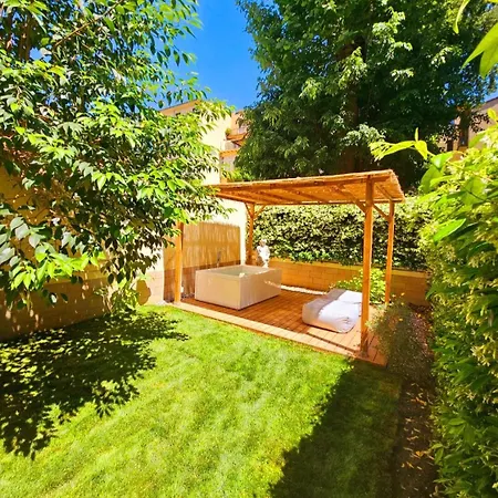 Daire Florart Boutique Apartment, Giardino E Vasca Idro
