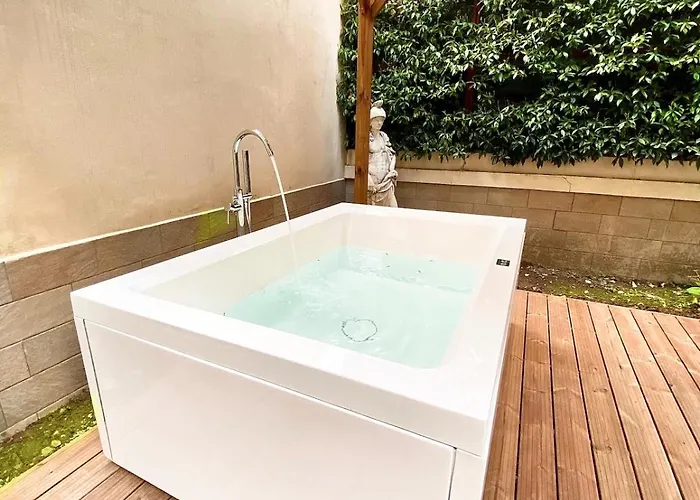 Florart Boutique Apartment, Giardino E Vasca Idro
