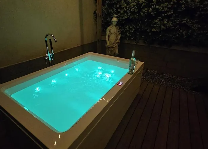 Florart Boutique Apartment, Giardino E Vasca Idro 아파트 *